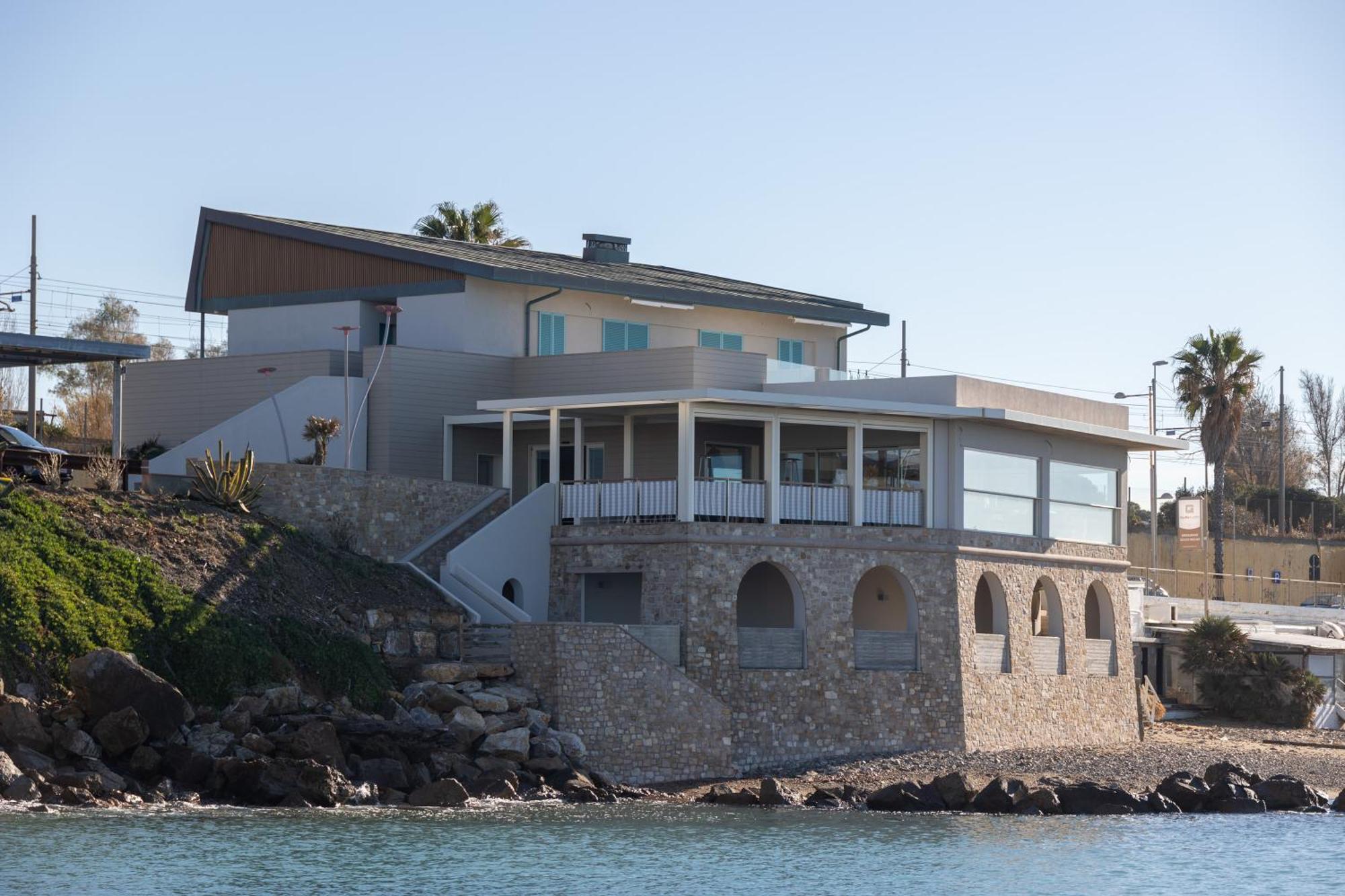Le Suites Sul Mare Di Esterina Чивитавеккья Экстерьер фото